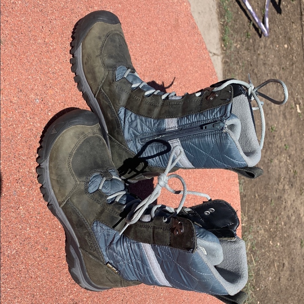 Stylish Blue Keen Winter Boots